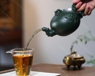 松鼠葡萄壺
