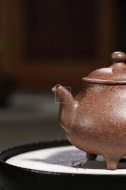 《七彩砂之三足福源》宜興工藝美術師手工紫砂壺茶壺老師七彩砂創新壺