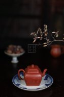 《鳴遠四方》宜興紫砂壺工藝美術(shù)師手工大紅袍鳴遠四方