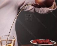 《報春壺》