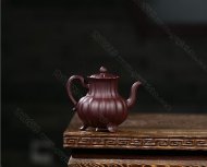 《三足菱花》