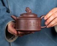 瑞獅獻福