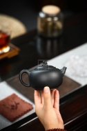 《云臺聽松》
