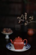 《鳴遠四方》宜興紫砂壺工藝美術(shù)師手工大紅袍鳴遠四方
