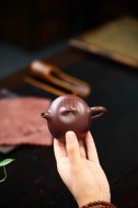 《高秦權》